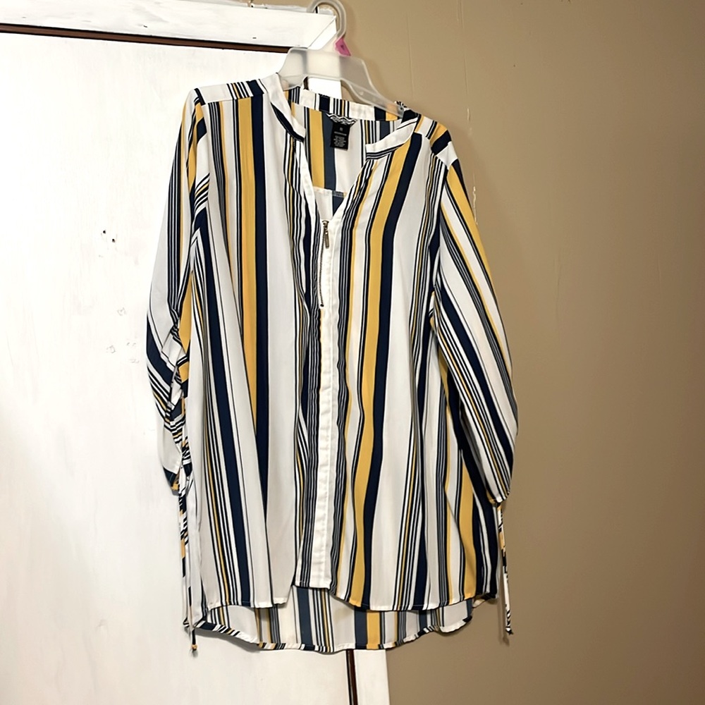 Yellow & Blue color, long sleeve in good condition use.